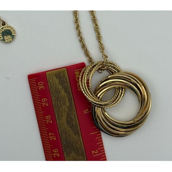 Liz Claiborne Textured Interlocking Rings Gold Tone Necklace 16 to 18 inch - Picture 8 of 9